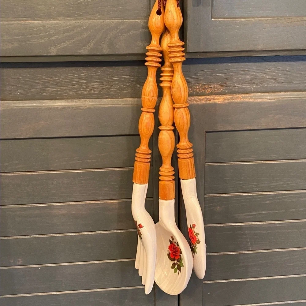 Vintage Wooden Utensil Set with Floral Design - Picture 11 of 16